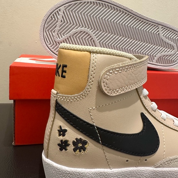 NIB Little Kid's Nike Blazer Mid '77 Sanddrift/Twine/White/Black FV0748 100 - Picture 5 of 7